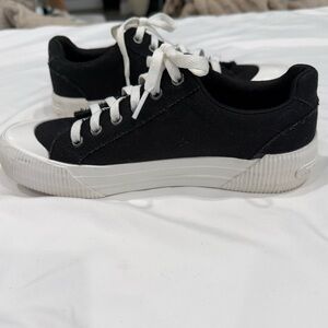 Rocket Dog Black Canvas Cheery Women’s Classic Sneakers. White Rubber Platform